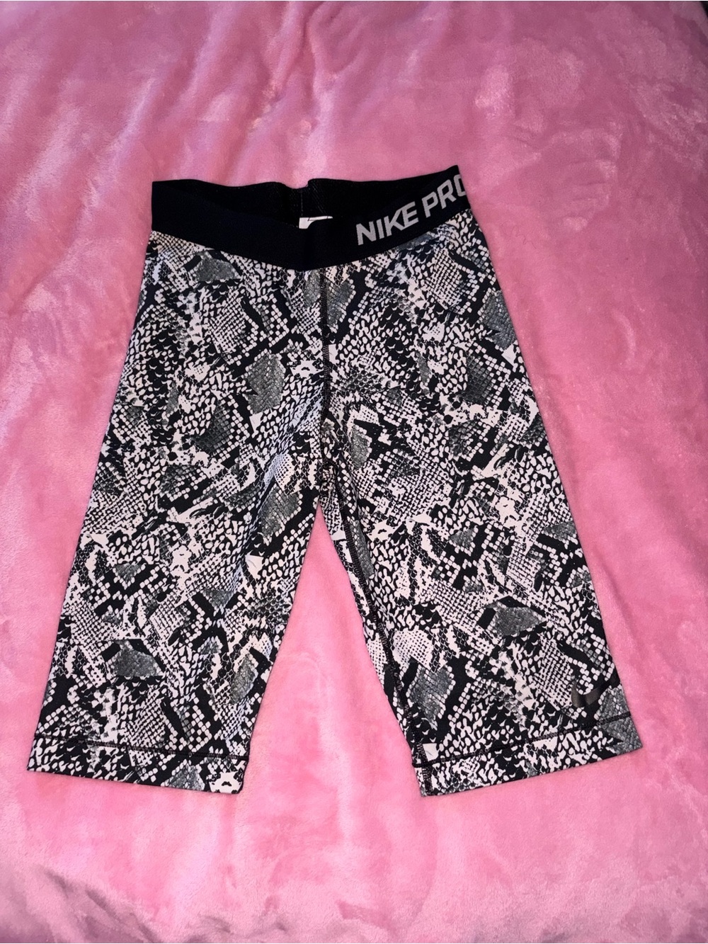 Nike Black & White Snake Print Capri Tights